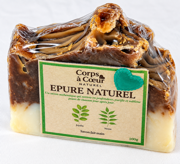 Savon Épure Naturel artisanal brun et crème avec étiquette, vue de face